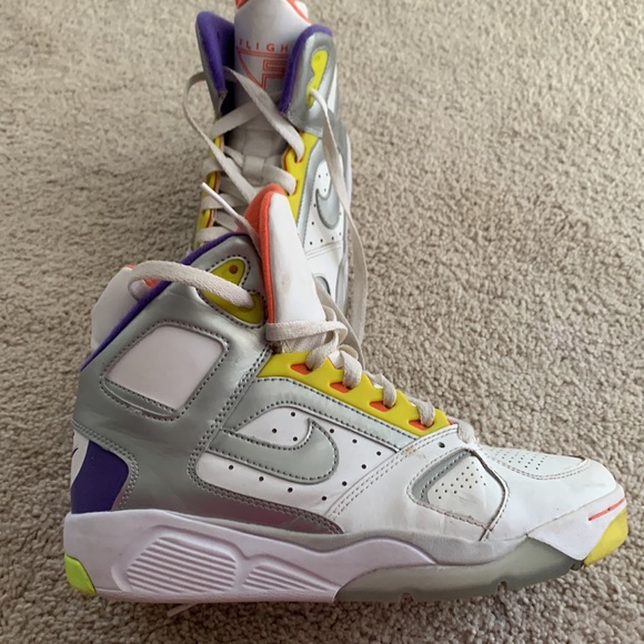 Nike Flight Lite GS Metallic Silver Hyper Grape 685408-100 5.5Y/Women’s 7.5 - Picture 2 of 4